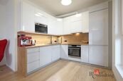 Byt 3+kk se 2 balkóny, 2 parkovacími stáními a možností převodu do osobního vlastnictví, cena 5450000 CZK / objekt, nabízí 