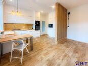 Velmi vkusně zařízený byt 2+kk s parkovacím stáním vhodný též jako apartmán, cena 4750000 CZK / objekt, nabízí 