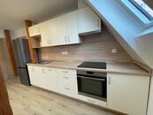 Mimořádná nabídka pronájmu bytu 1+1, 61 m2 + 4 m2 sklepní kóje + pakovací místo , cena 16700 CZK / objekt / měsíc, nabízí 